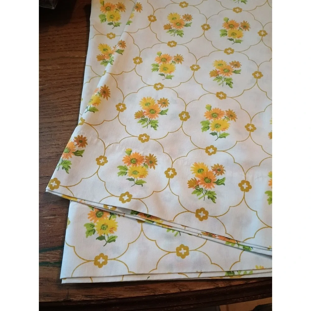Vintage Cannon Daisy Floral 2 Pillowcases Mod 1960s Mid Century Orange Yellow Gr